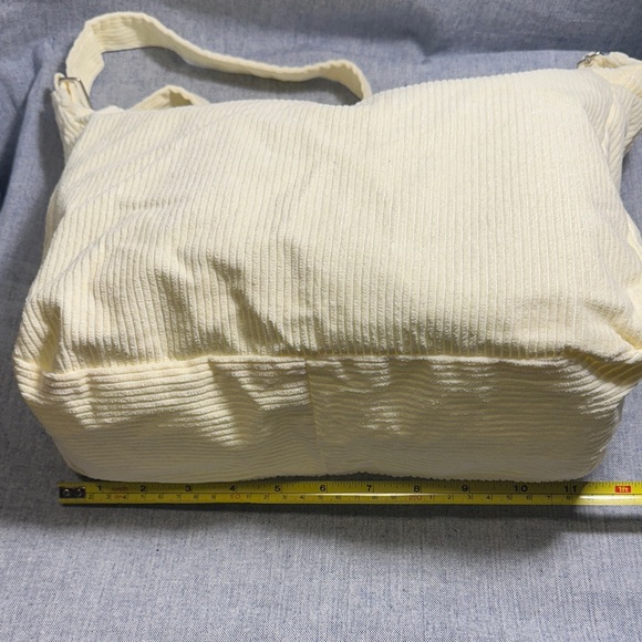 Elegant Cream Women's Bag - Picture 4 of 7